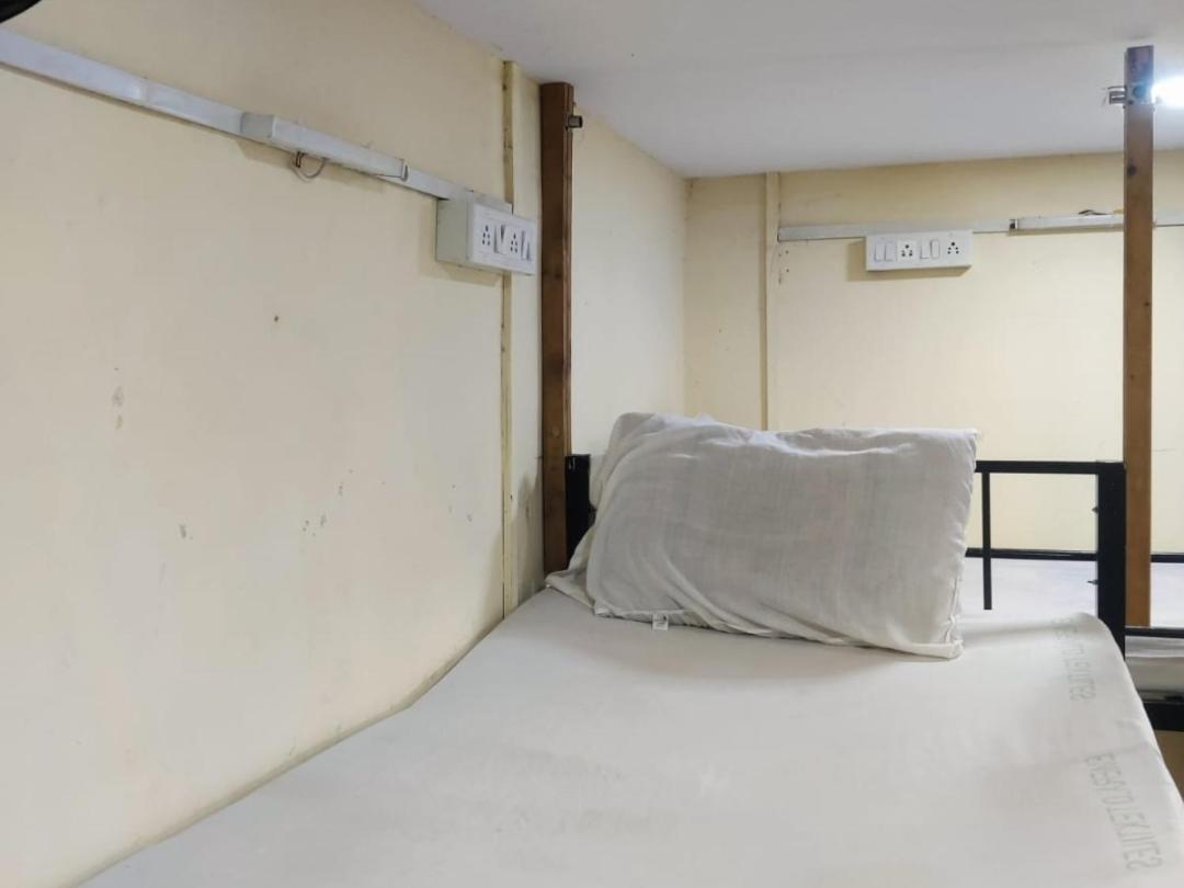 Super Dormitory AC DELUXE, Mumbai