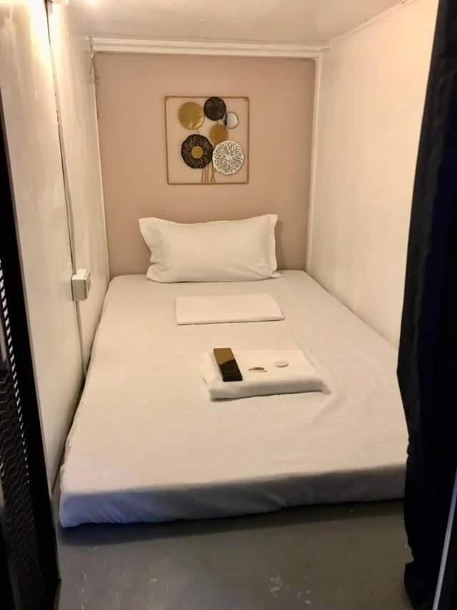 Budget Transient Capsule Room Mirasol Near Bgc