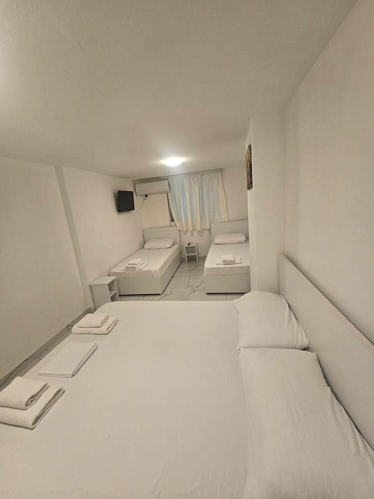 Enles Hostel, Durrës