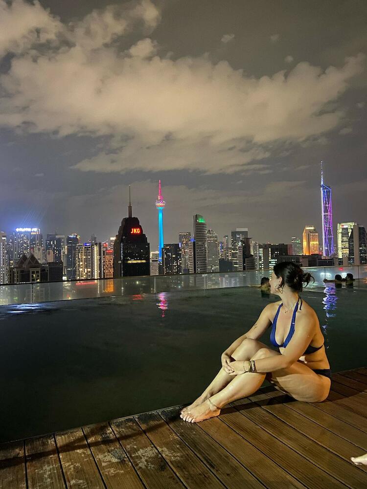 Penthouse Skypool Hostel