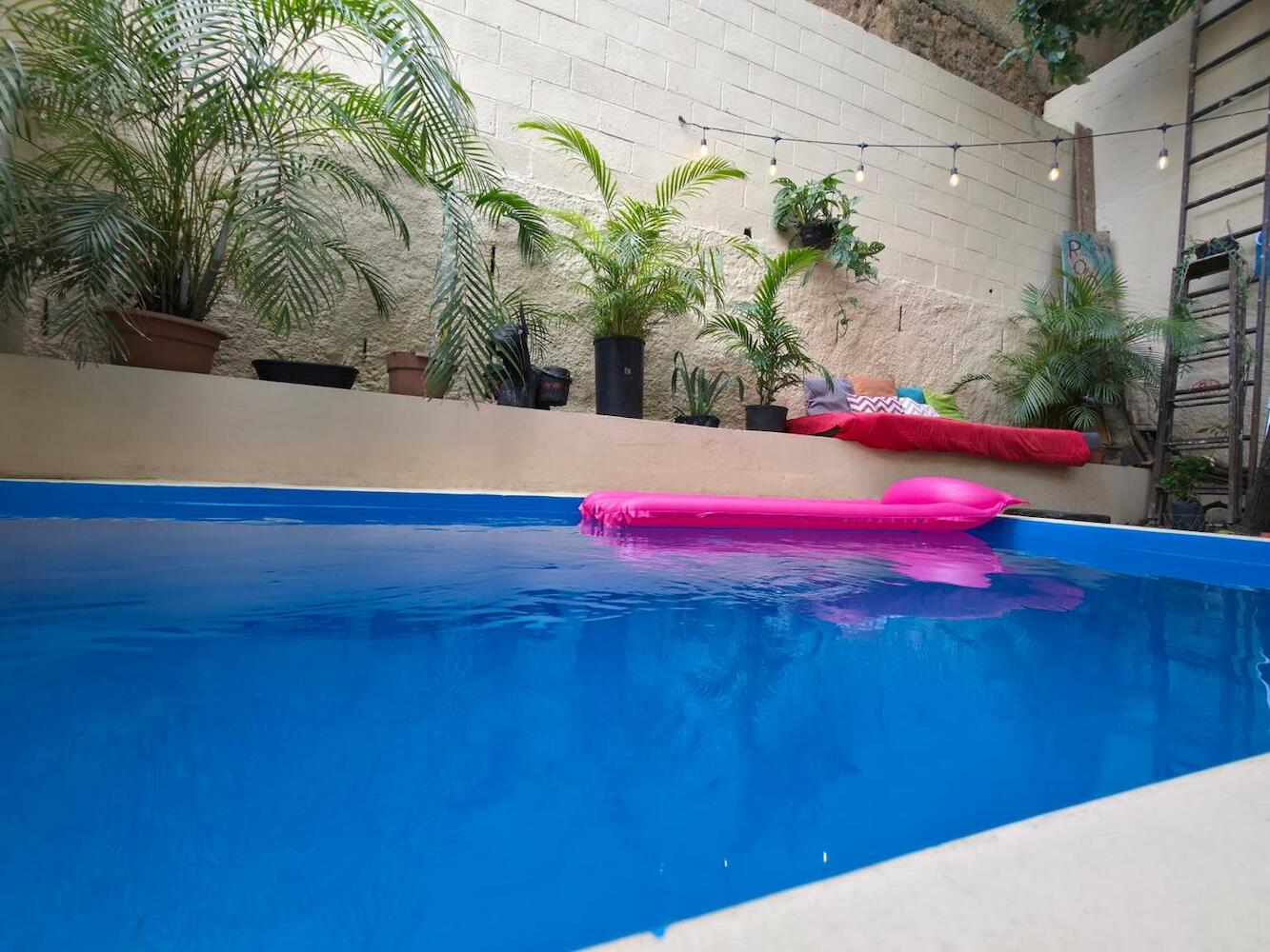 Pool House Hostel, Santa Ana