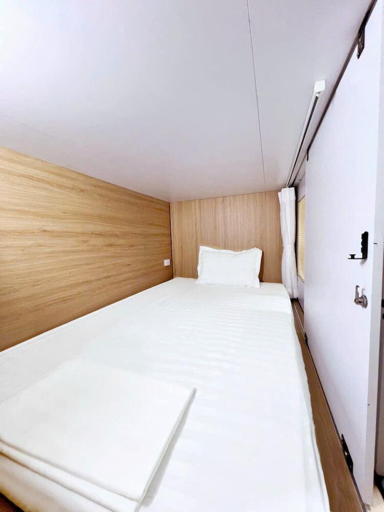Hanoi Railway Capsule Hostel