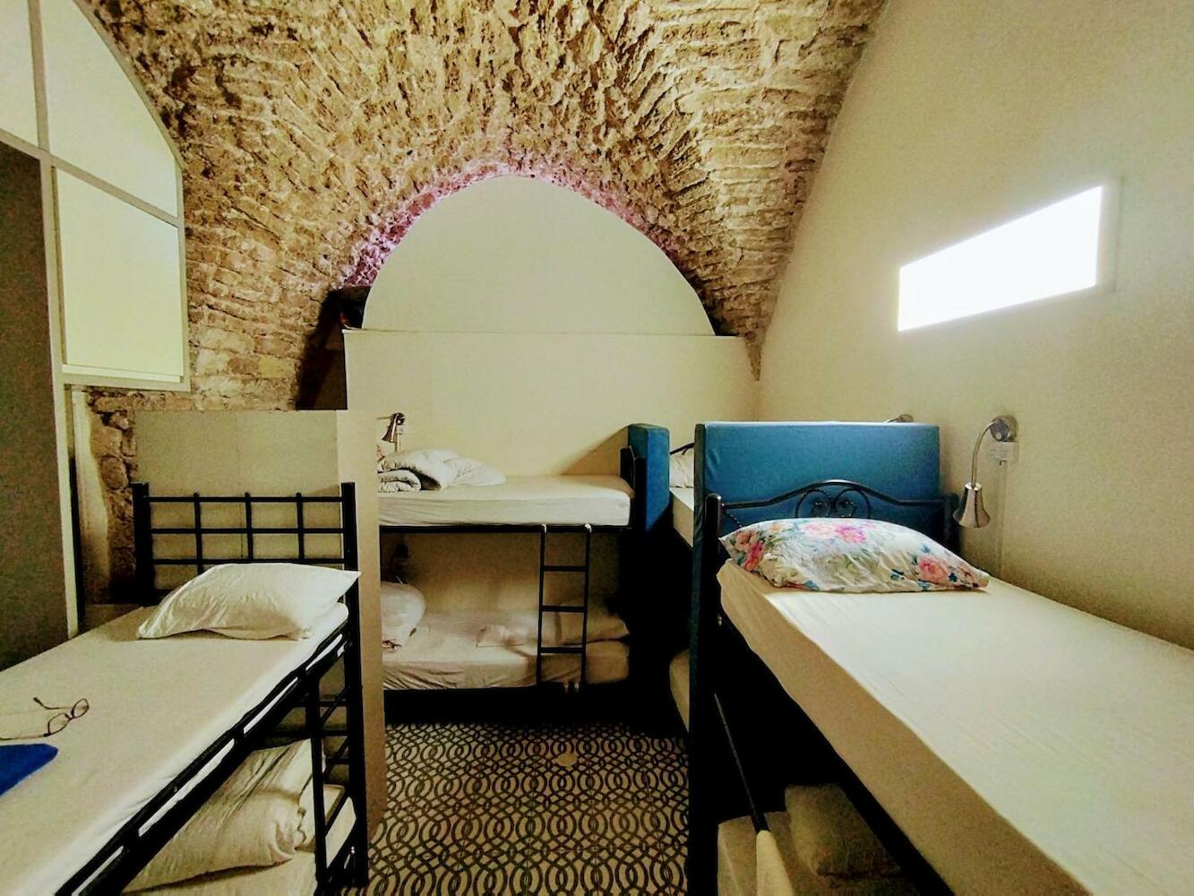 PoliHosts Old Jaffa