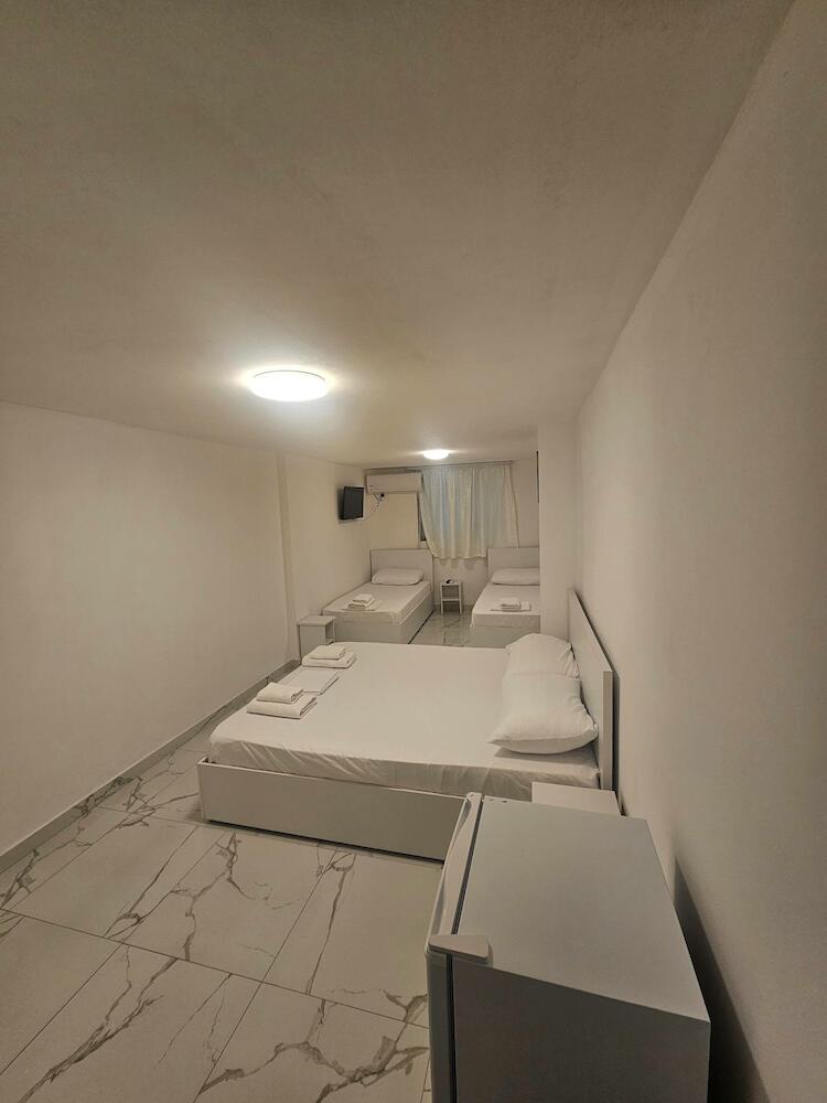 Enles Hostel, Durrës