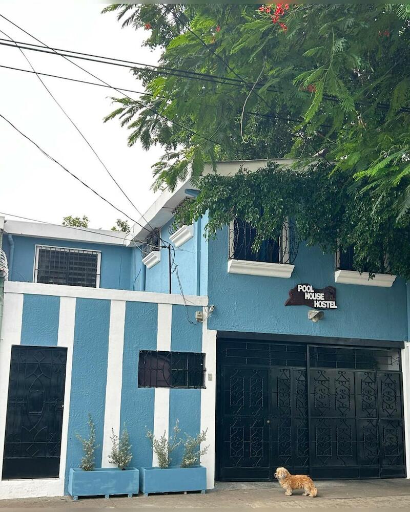 Pool House Hostel, Santa Ana
