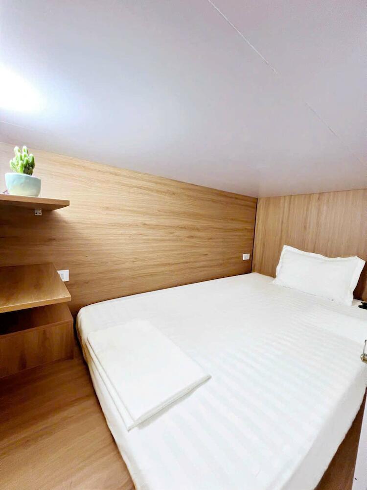 Hanoi Railway Capsule Hostel