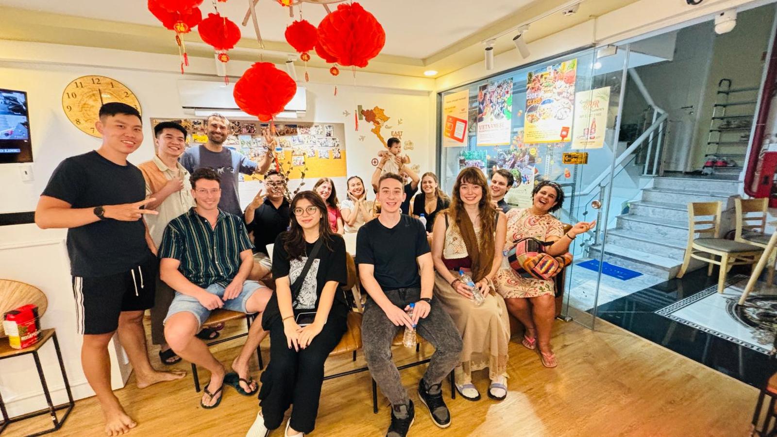 Saigon Authentic Hostel - Daily Walking City Tour, Cooking Class, Food Tours, FR
