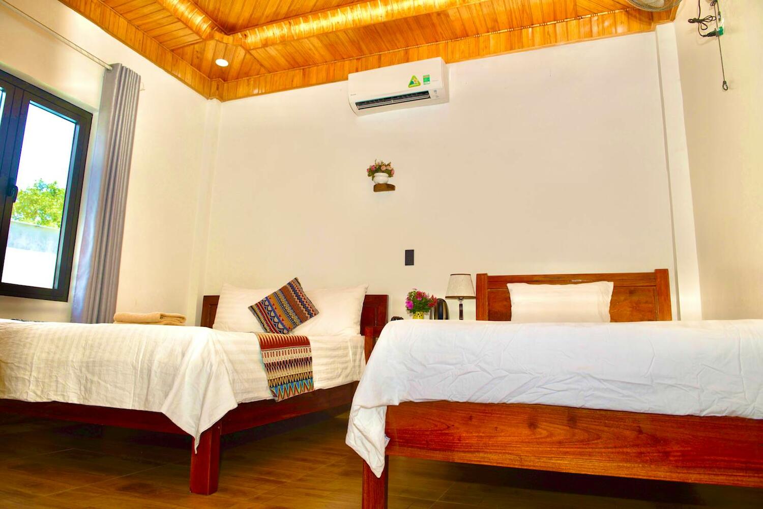 Yolo Pool Bar Villas, Phong Nha