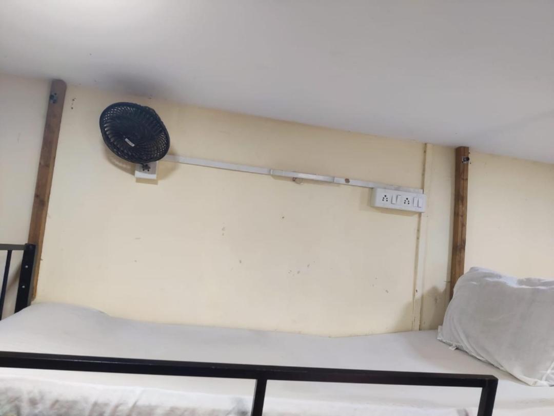 Super Dormitory AC DELUXE, Mumbai