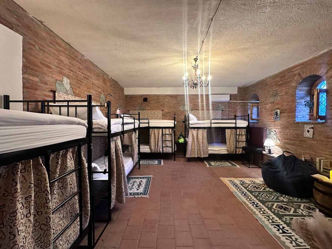 Wine Cellar Hostel, Tbilisi