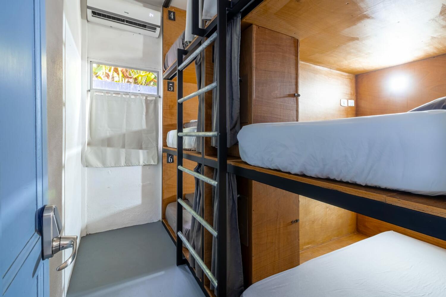 Akih Pods Hostel