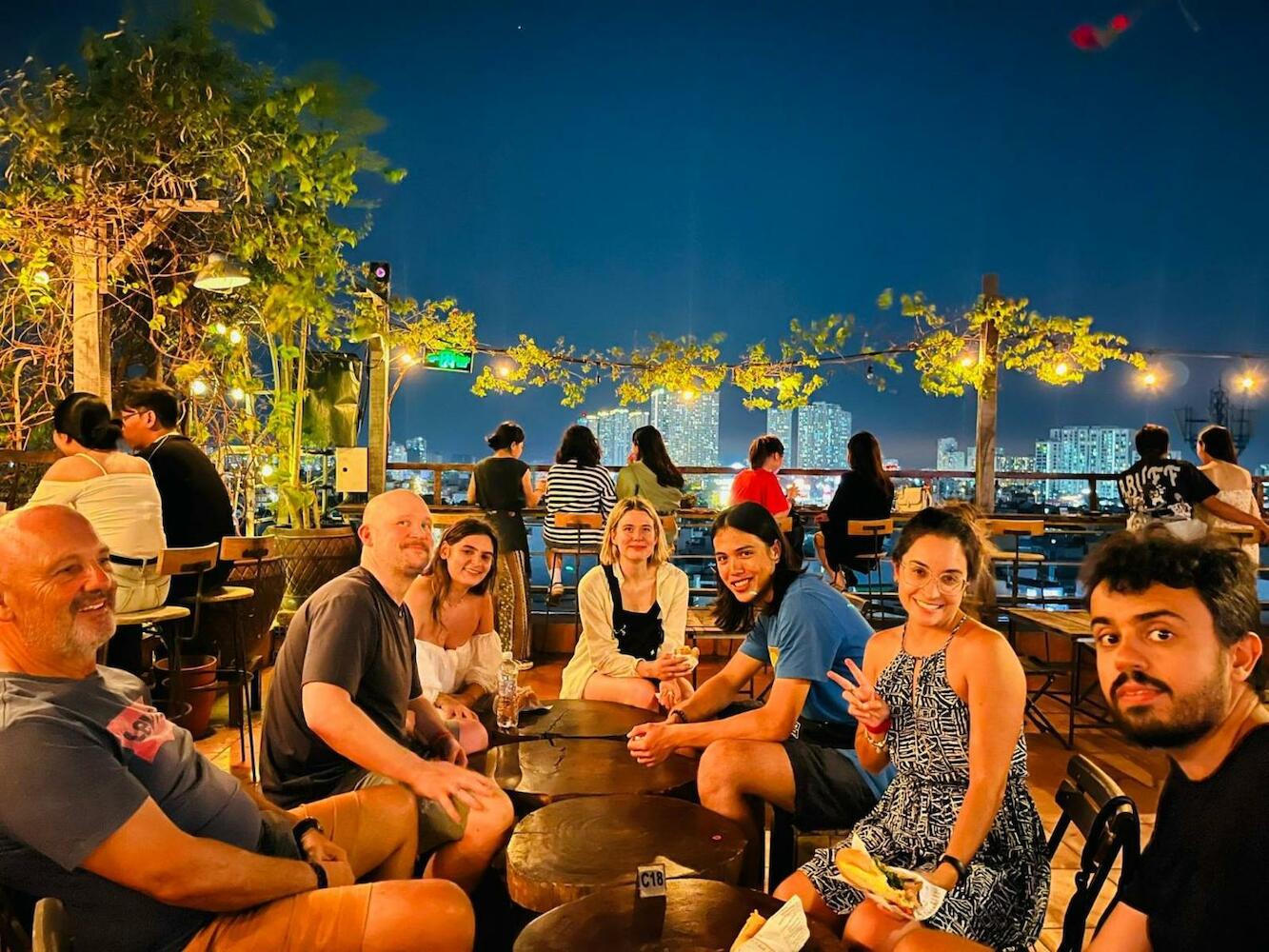 Saigon Authentic Hostel - Daily Walking City Tour, Cooking Class, Food Tours, FR