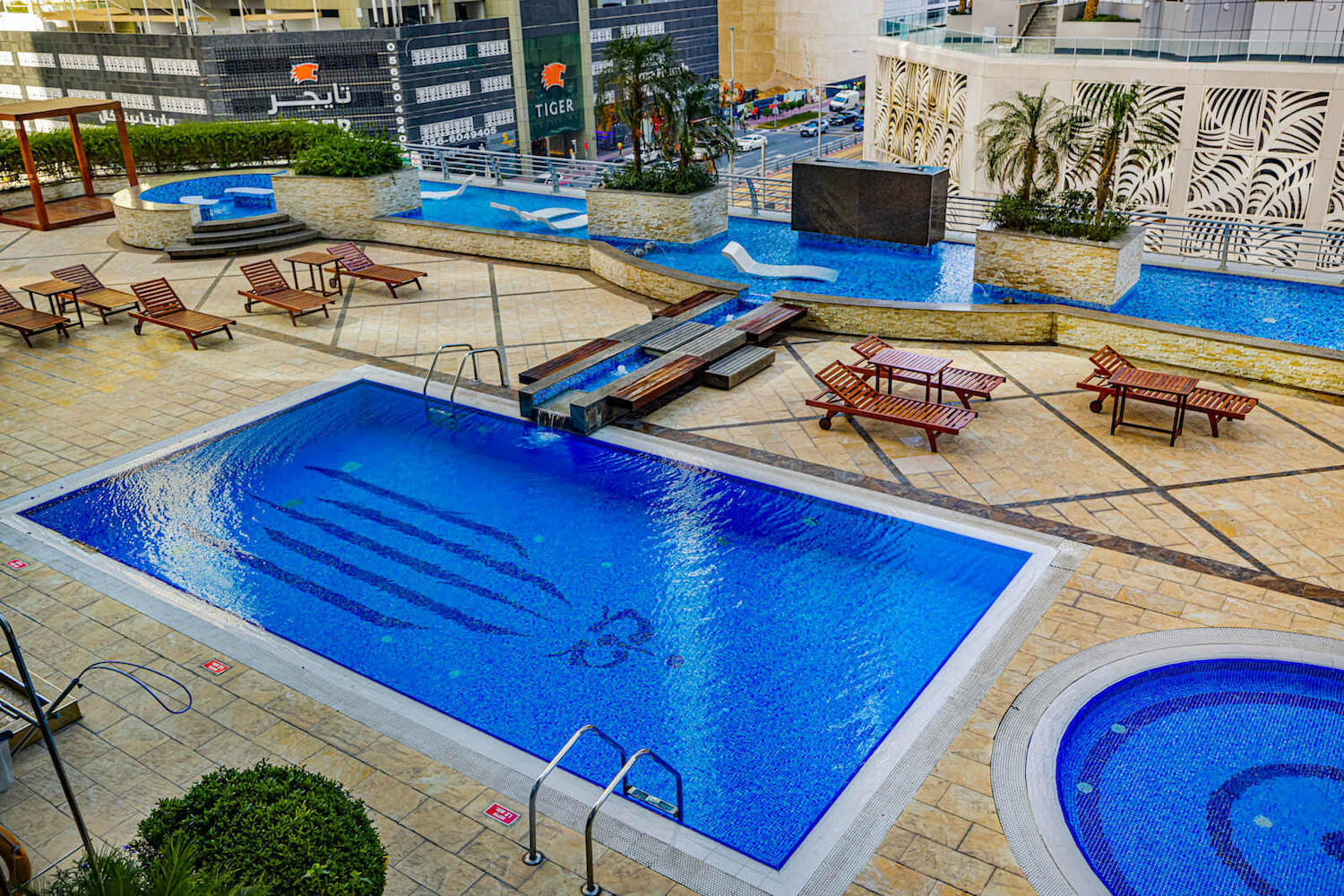 Dubai hostel marina, Dubai
