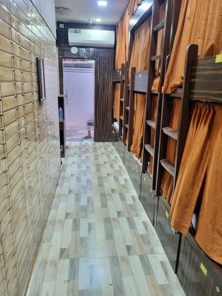 Unibed Dormitory, Mumbai