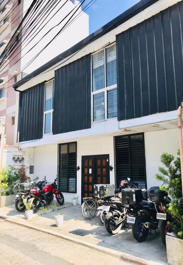 Budget Transient Capsule Room Mirasol Near Bgc