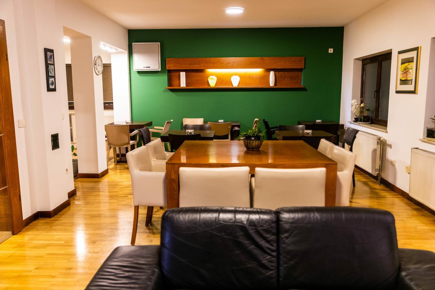 Alias Hostel, Pristina