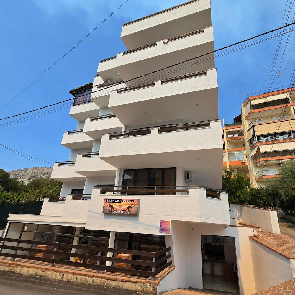 Lazy Roo Hostel, Sarandë
