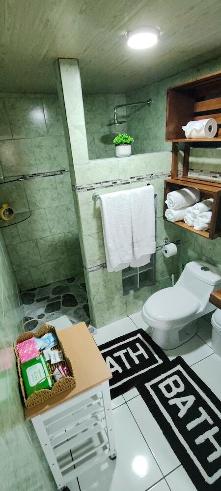 Sloth Backpackers Hostel & Bed & Breakfast
