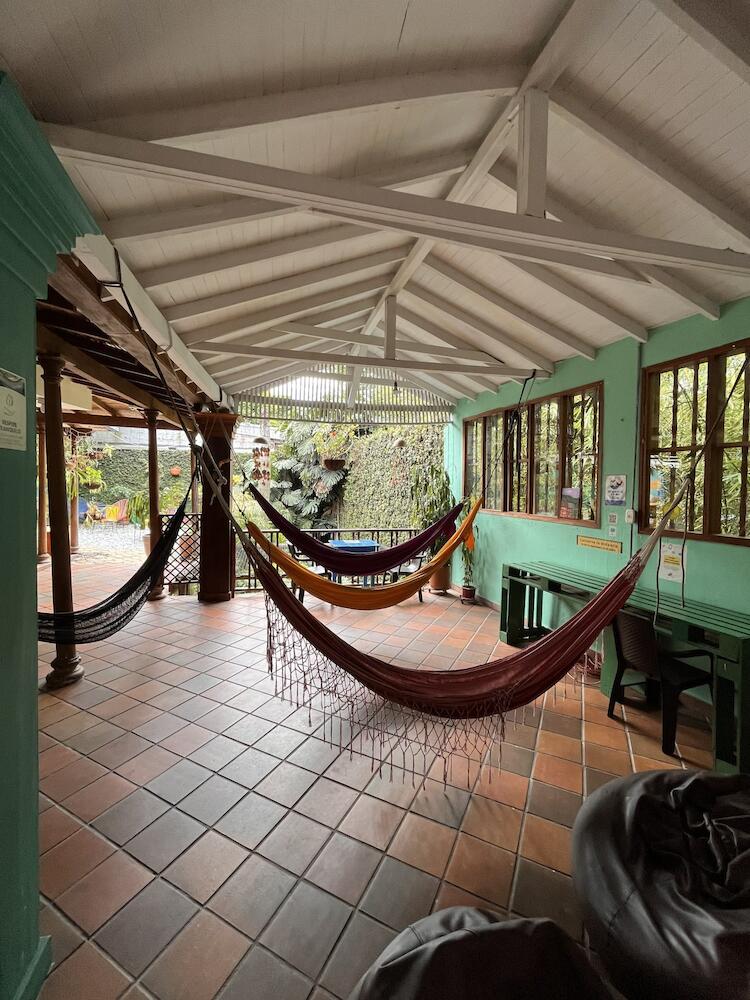Yolo Hostel