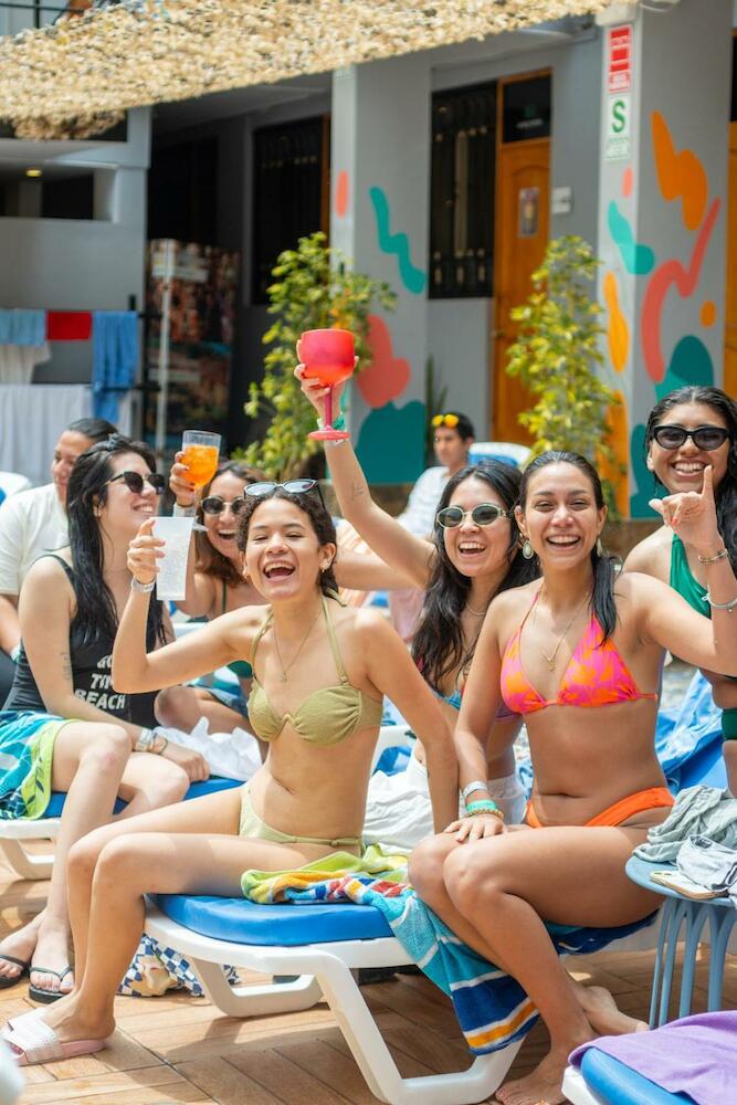 Wild Rover Huacachina, Ica