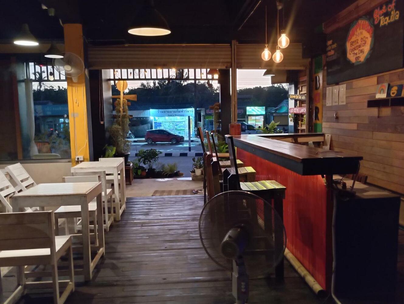 Non La Mer Hostel, Koh Lanta