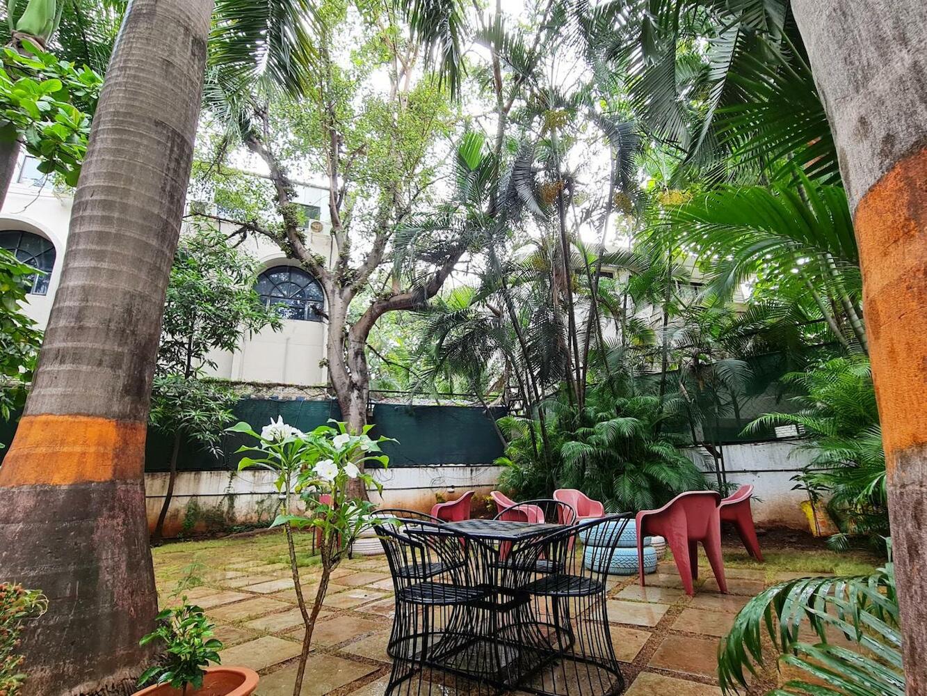 Hostel Lifespace- Tailor made for working professionals- Luxurious Twin Bungalow