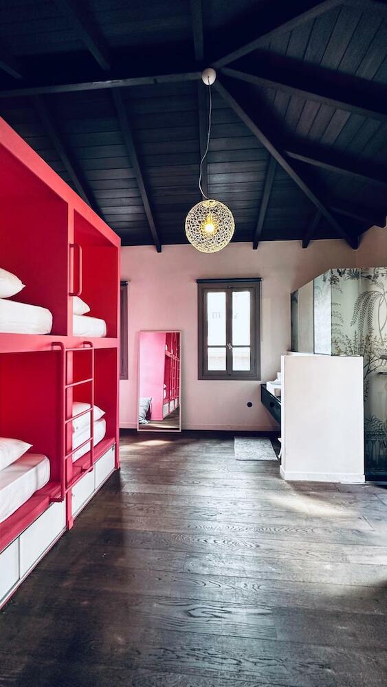 Pink Mango (women Only Hostel)