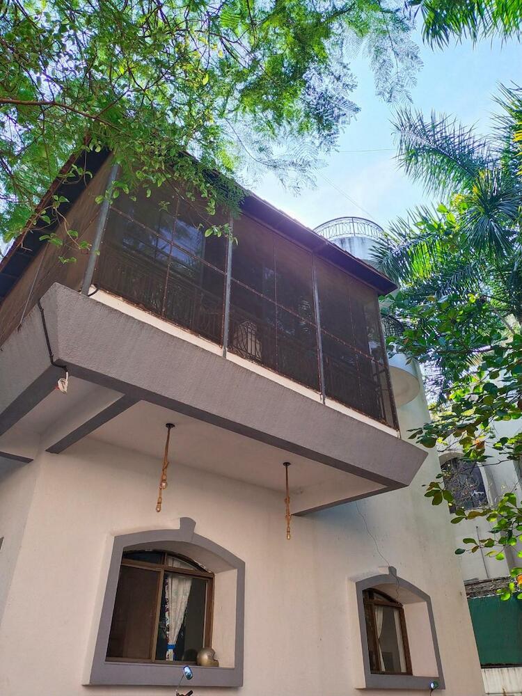 Hostel Lifespace- Tailor made for working professionals- Luxurious Twin Bungalow