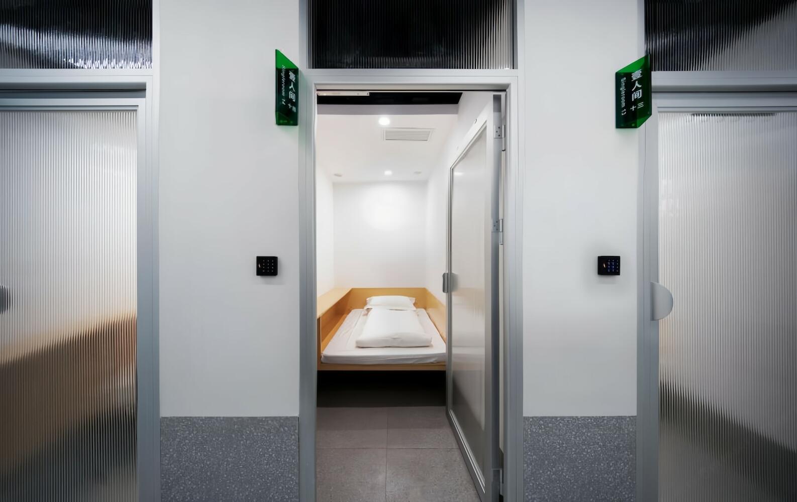 Weflow Youth Hostel - Shanghai People's Square Jing'an Joy City