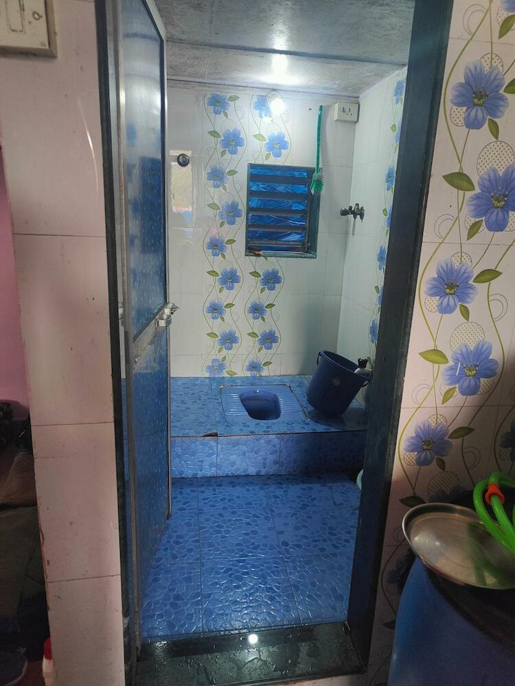 Miraj Khan Dormitory Pg, Mumbai