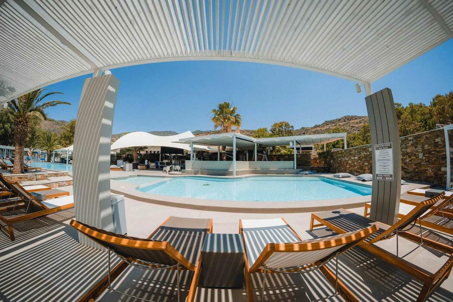 Far Out Beach Club, Ios