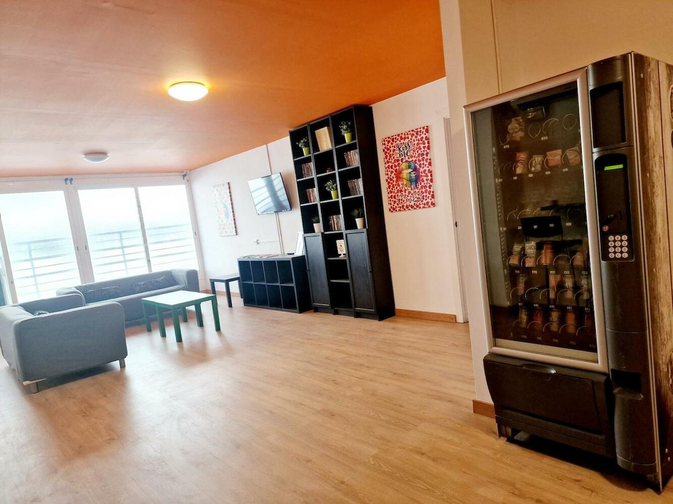 Arc House Barcelona - Youth Hostel