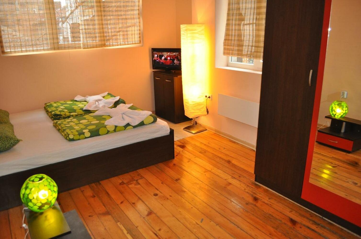 Elegance on a Budget - Rooms for Rent in Sofia Center, Sofia
