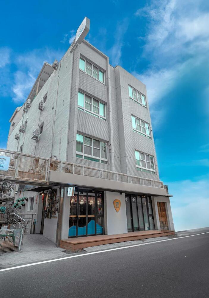 Light Hostel