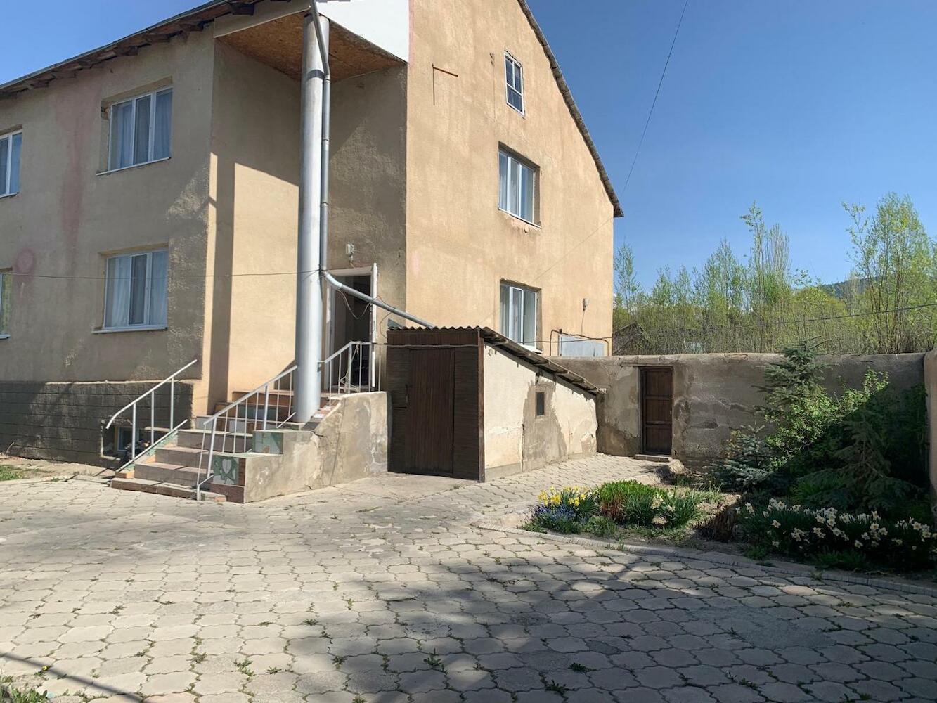 Jakesh Hostel, Karakol