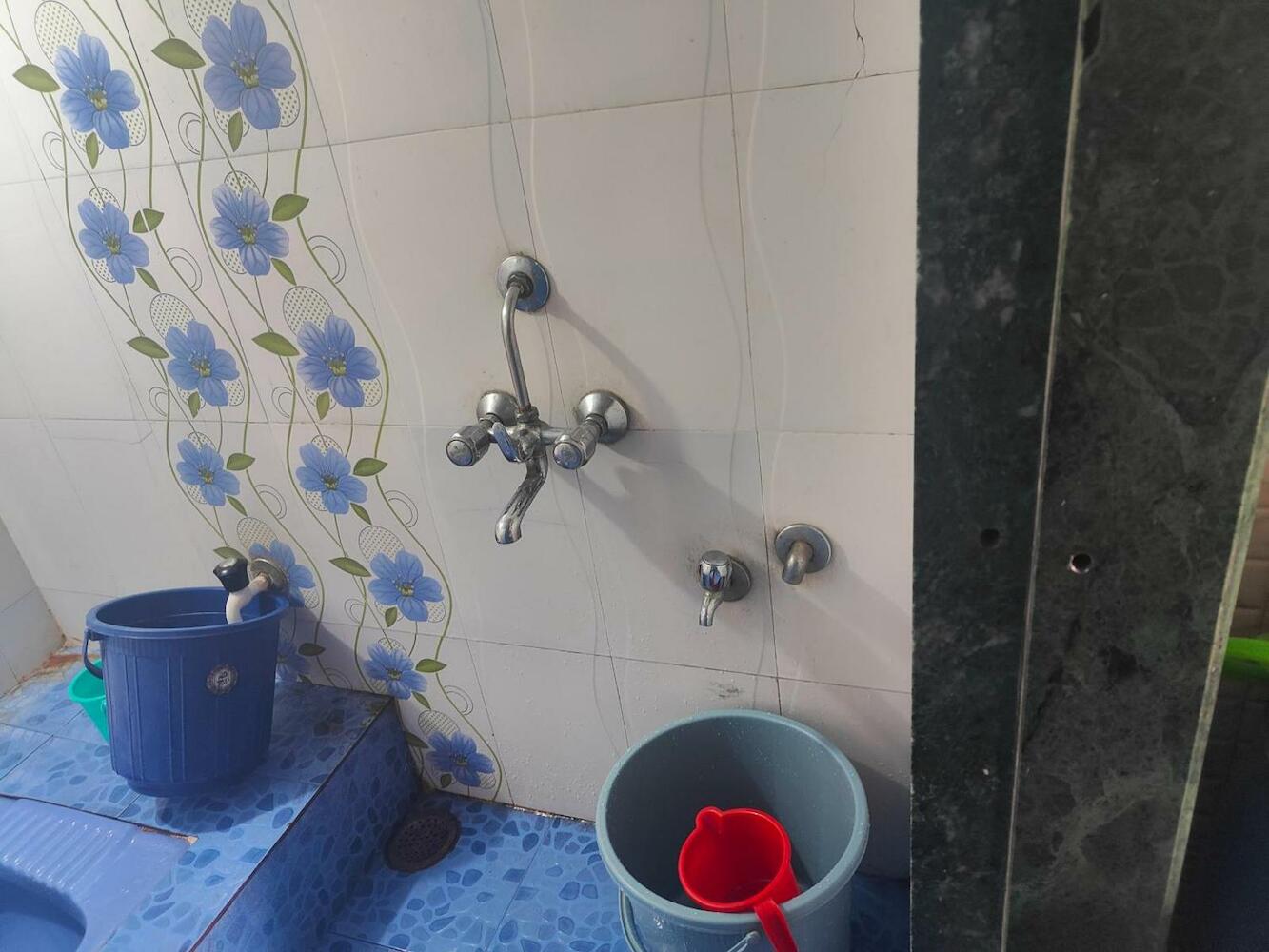 Miraj Khan Dormitory Pg, Mumbai