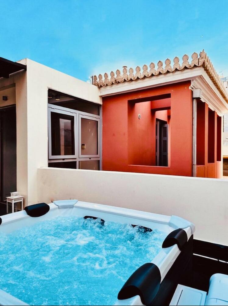 Pink Mango (women Only Hostel)