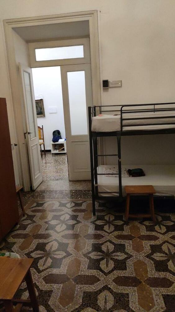 Hostello Genovese, Genoa