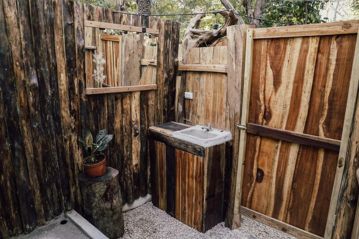 Zeneidas Surf Garden, Santa Teresa