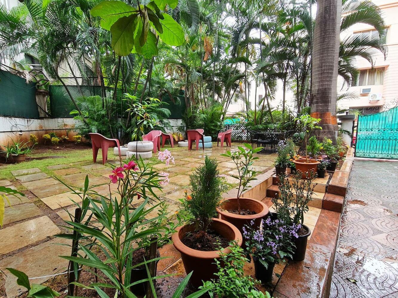 Hostel Lifespace- Tailor made for working professionals- Luxurious Twin Bungalow
