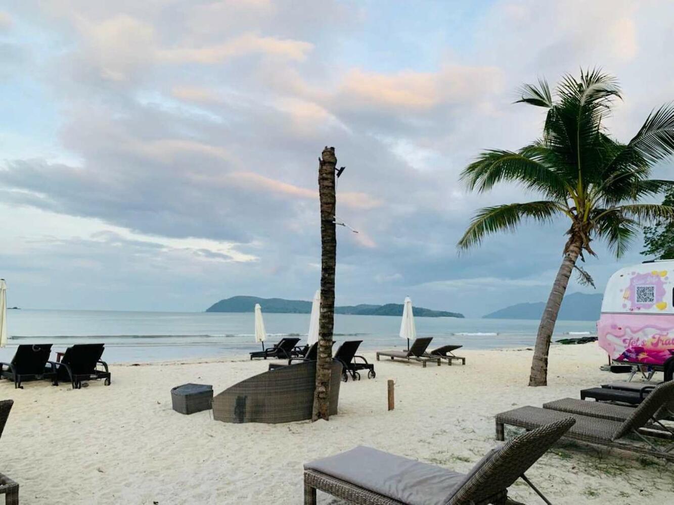 Cenanghill Beachfront