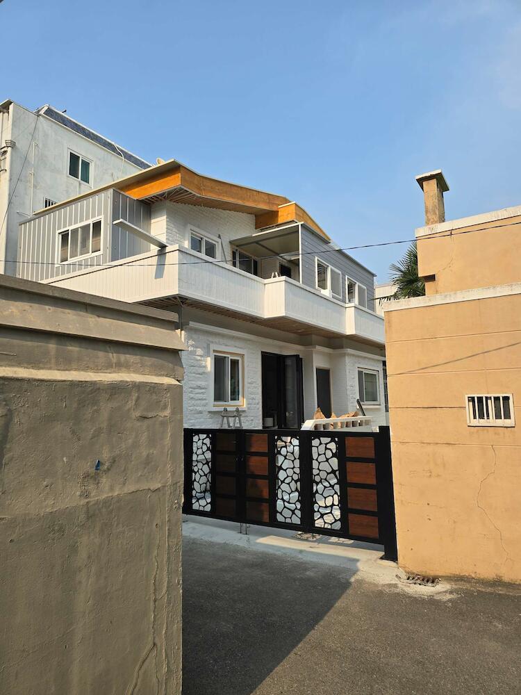Artpick (busan Backpackers), Busan