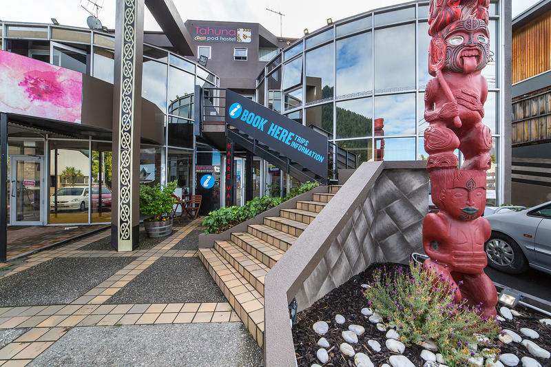 Sir Cedrics Tahuna Pod Hostel in Queenstown Prices 2021 (How to compare?)