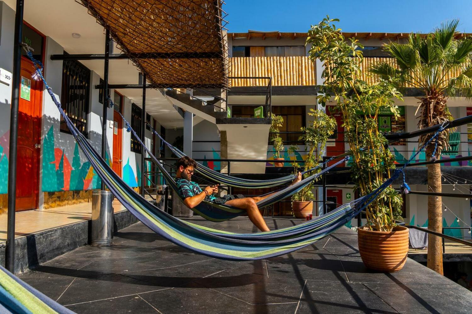 Wild Rover Huacachina