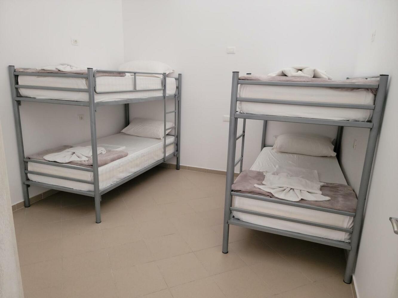 Hostel K13, Sarandë