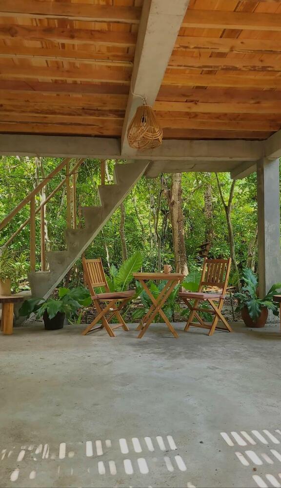 Lazy Lizard Hostel, Siquijor