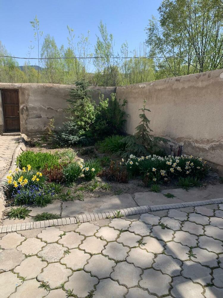 Jakesh Hostel, Karakol