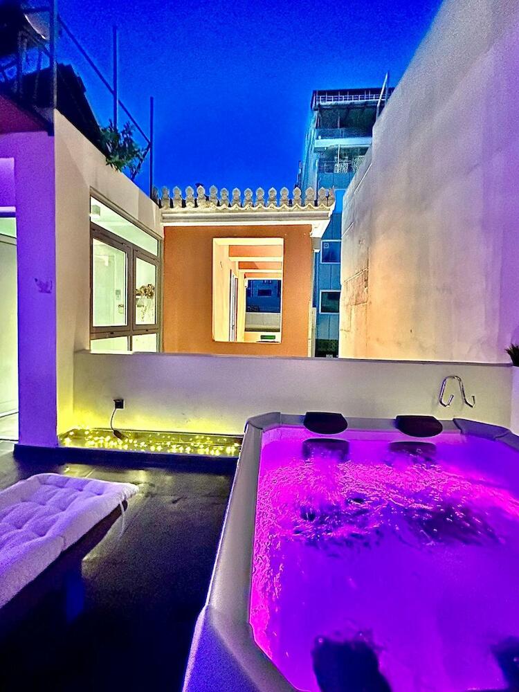 Pink Mango (women Only Hostel)
