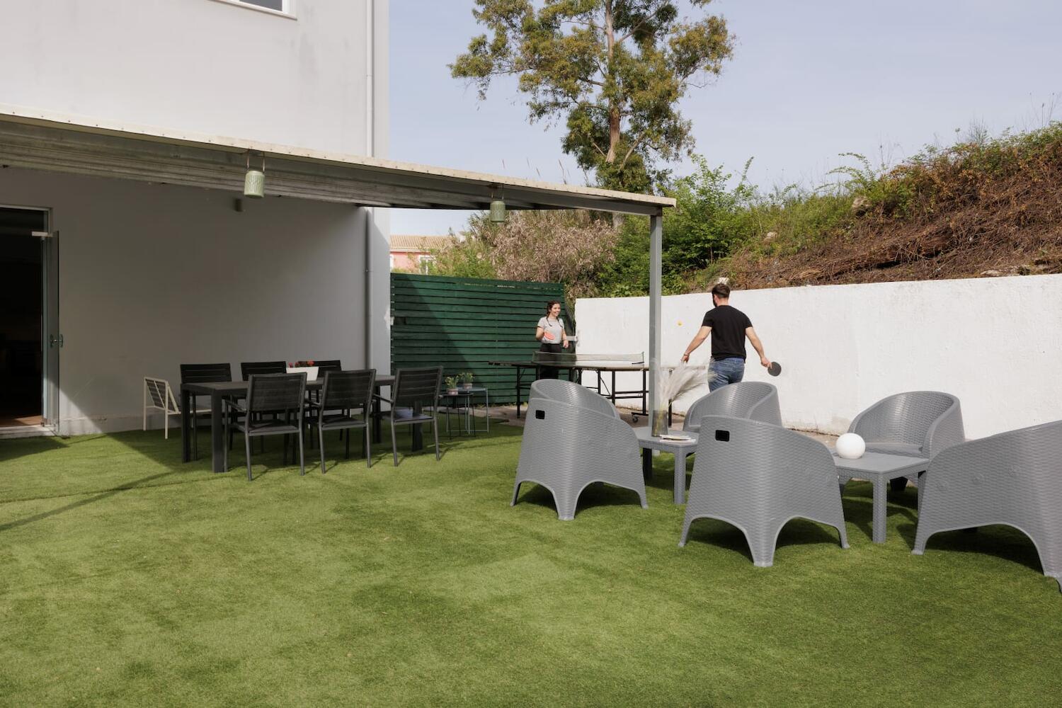 Local Hostel & Suites