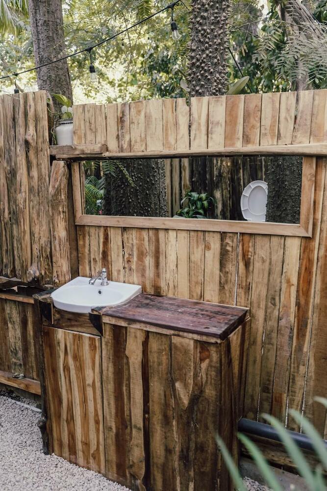 Zeneidas Surf Garden, Santa Teresa